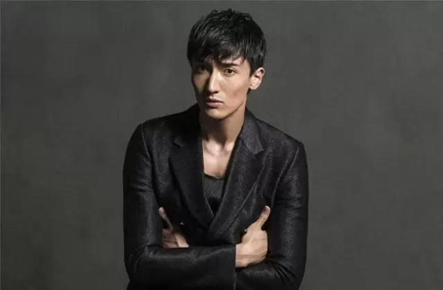 王传君《低智商犯罪》周荣角色获业内关注,躁郁症反派演绎打破类型定式 | 情报图 王传君《低智商犯罪》周荣角色获业内关注,躁郁症反派演绎打破类型定式 | 情报图