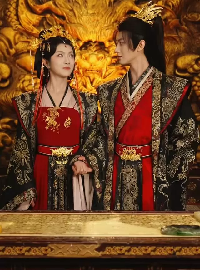 何健麒主演短剧《锦心似玉》改编失当引观众弃剧 | 现场图