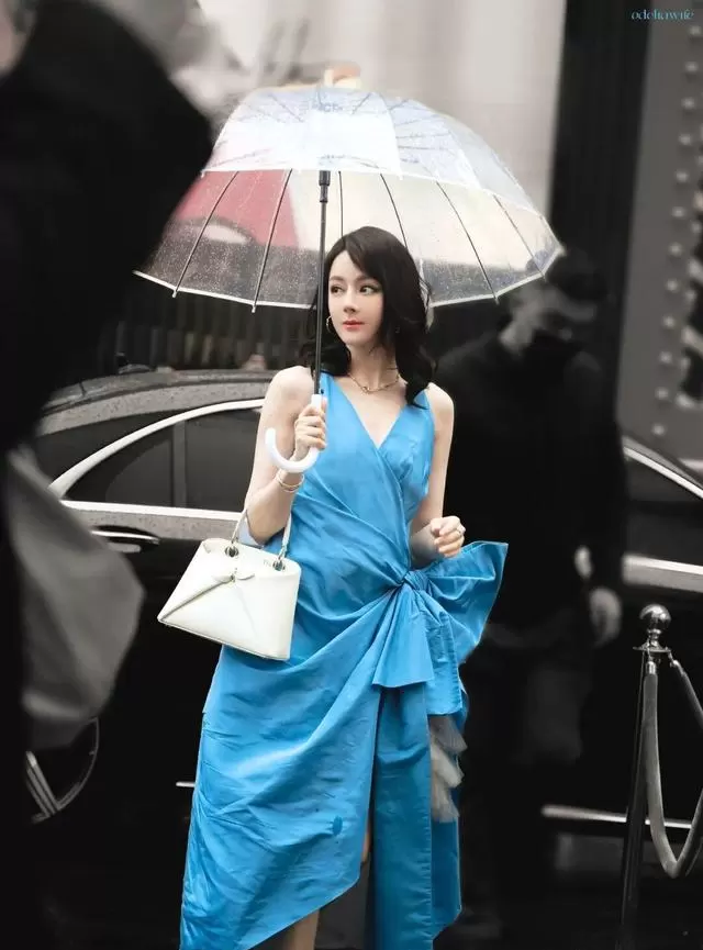 迪丽热巴双角色出演《虽然不能同时拥有一切》六集短剧上线 | 资讯配图