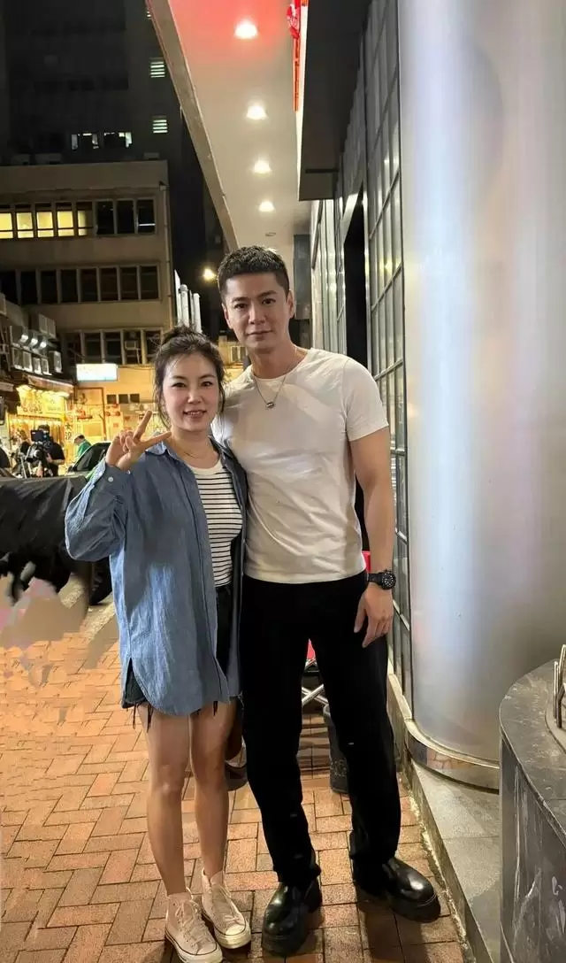 罗子溢新剧《警是个大佬》一人分饰两角挑战林盛斌神态 | 现场图 罗子溢新剧《警是个大佬》一人分饰两角挑战林盛斌神态 | 现场图