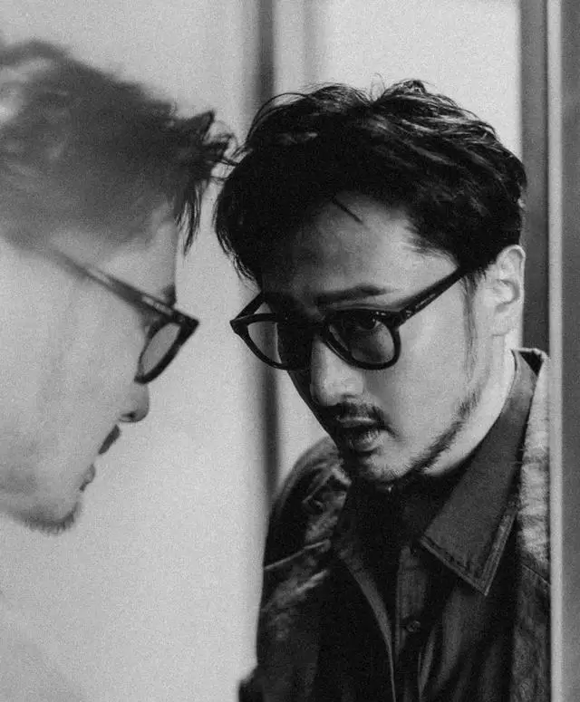王传君《低智商犯罪》周荣角色获业内关注,躁郁症反派演绎打破类型定式 | 资讯配图 王传君《低智商犯罪》周荣角色获业内关注,躁郁症反派演绎打破类型定式 | 资讯配图